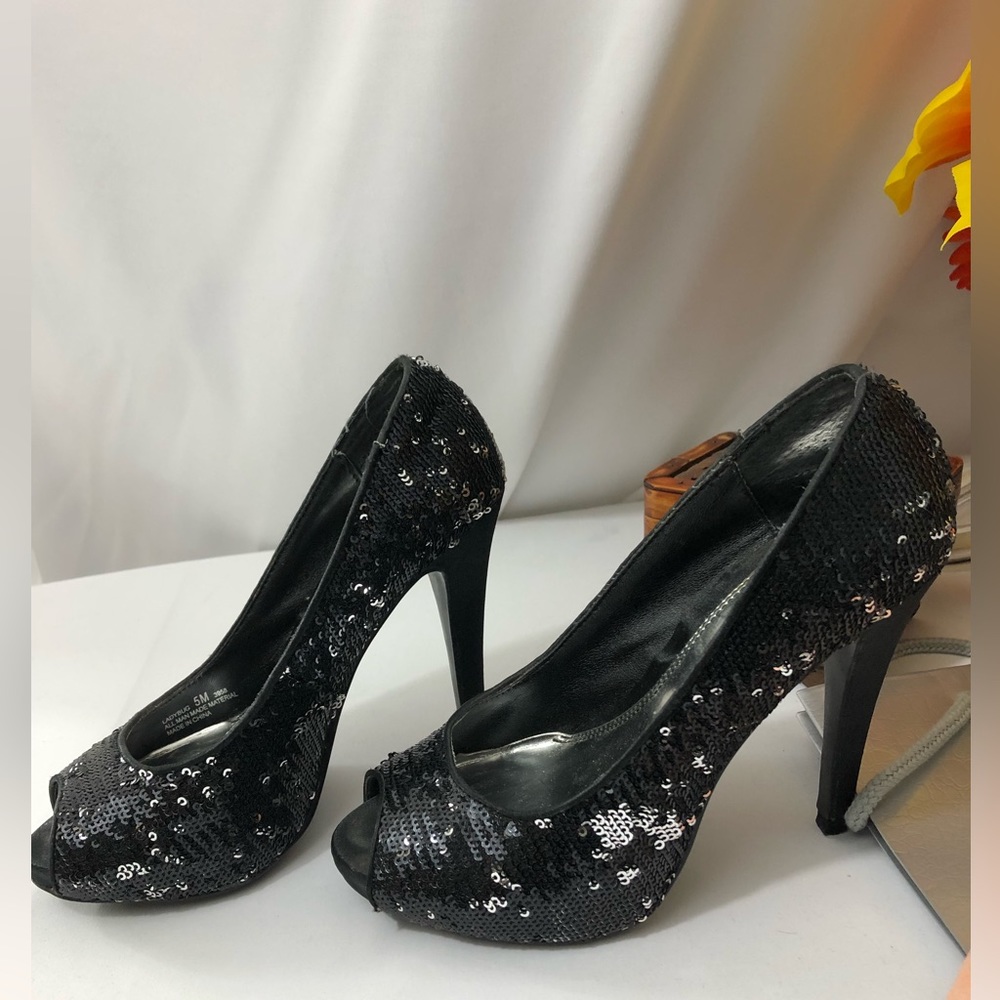 ℹ️ PEEP TOE SEQUIN STILETTOS 💥Chinese Laundry